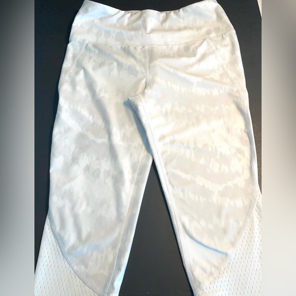 DSG white Leggins cropped, size medium - Picture 9 of 9
